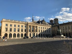 Plaza Royale y el centro histórico de Reims Champange